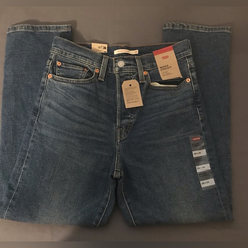 NEW - Women’s Levi’s Wedgie Straight Jeans
